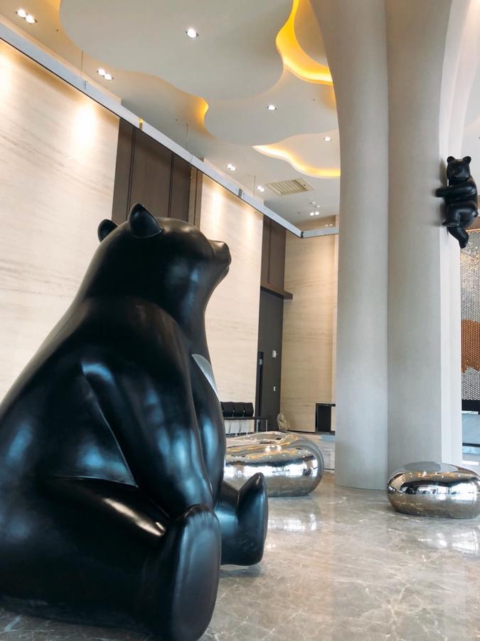 Hsin Hotel 嘉義市 エクステリア 写真 The Bear sculpture at the entrance of the hotel
